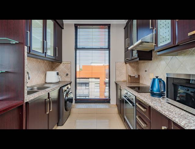 2 BEDROOM APARTMENT FOR SALE IN UMHLANGA RIDGE